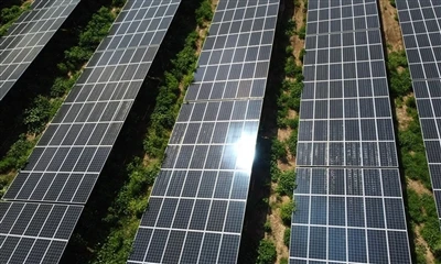 Lub teb chaws Yelemees cov khoom muaj nqis 317mw hauv chav ru tsev solar nrog...
