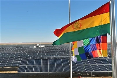 Bolivian Zog tus Minister Prises Tuam Tshoj dua tshiab cov kev kawm tau dua t...