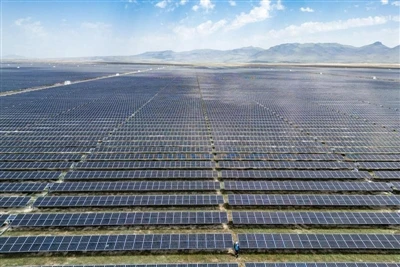 2. $ 200M 2.5GW Hnub Ci Hub: Alfa Solar & Astroenergy Europe Tus khub hauv Ba...