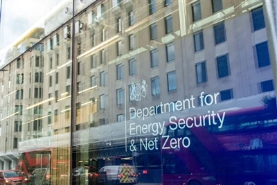 UK Hnub Ci PV Peev Xwm Ntaus 21.8GW Thaum Lub Ib Hlis 2026, DESNZ Cov Ntaub N...